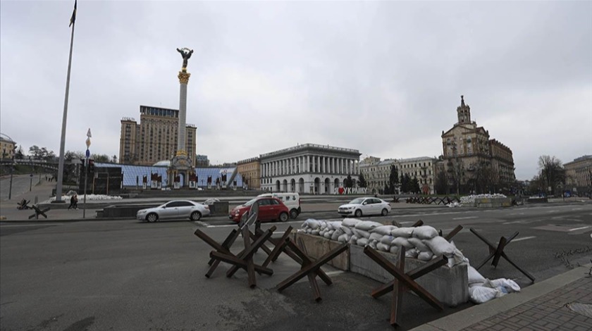 Ukrayna'nın başkenti Kiev'de barikatlar kaldırılıyor