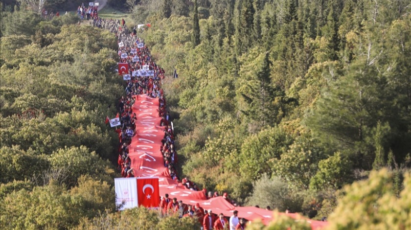 Gençler atalarının izinde Conkbayırı'na yürüdü