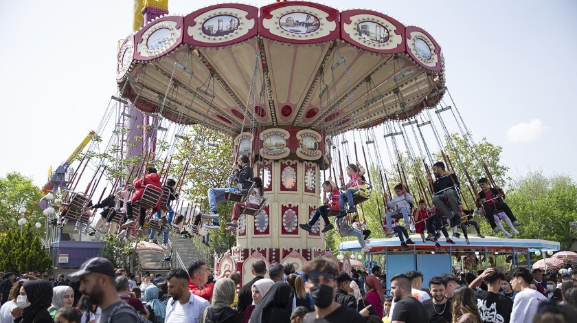 Ankara'da Millet Bahçesi ve Gençlik Parkı'na ziyaretçi ilgisi