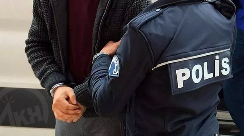 Kendisini polis olarak tanıtıp dolandırıcılık yaptı