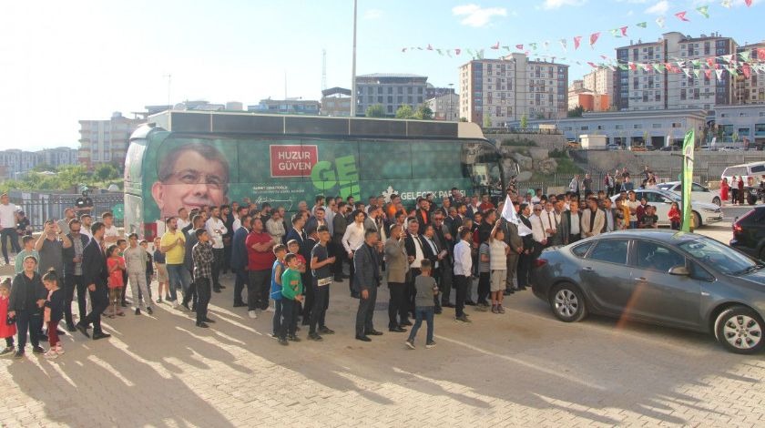 Davutoğlu'na Şırnak'ta şok! Boş meydana konuştu