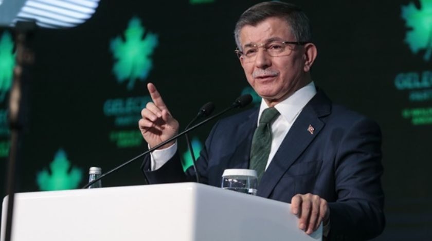 Eski Başdanışmanı Davutoğlu'nu bombaladı