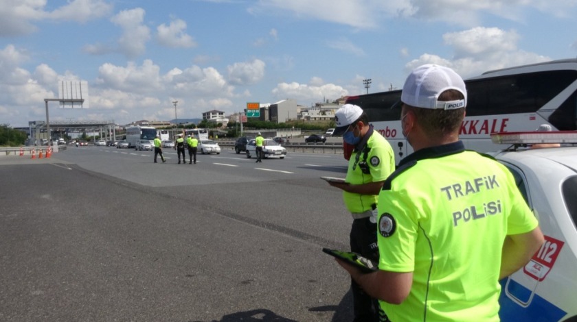 Yurt genelinde trafik denetimi: 1358 araç trafikten men edildi