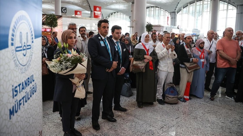 İstanbul Havalimanı'ndan ilk hac kafilesi dualarla uğurlandı