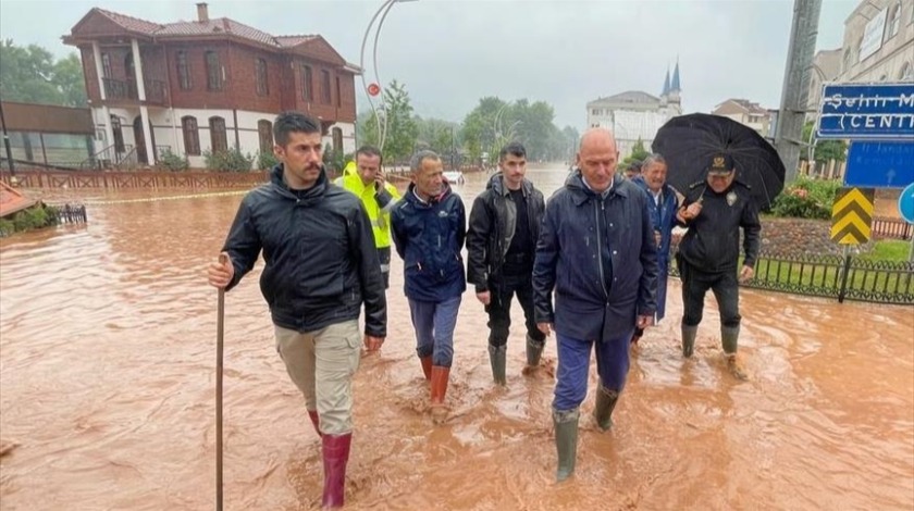 Bakan Soylu: Kayıp iki kişiyi arama çalışmaları devam ediyor