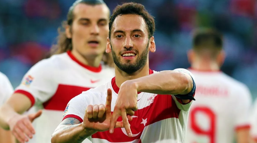 Hakan Çalhanoğlu çılgın rakama dünya devine gidiyor