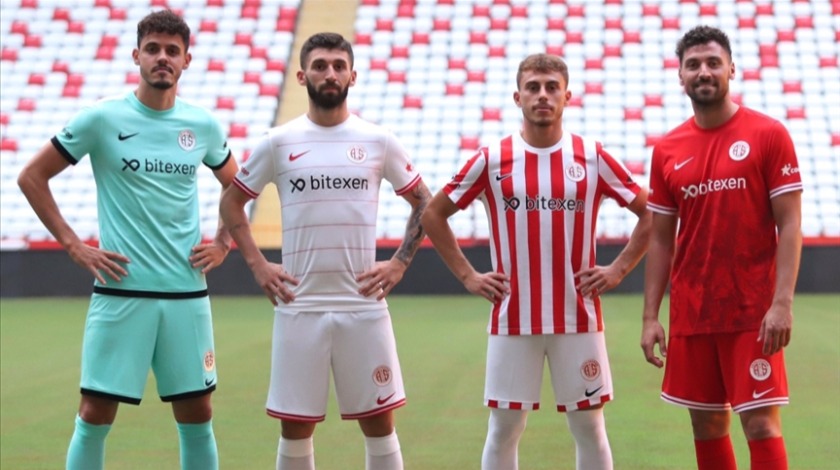 Antalyaspor, yeni sezonda giyeceği 'Manavgat' formasını tanıttı