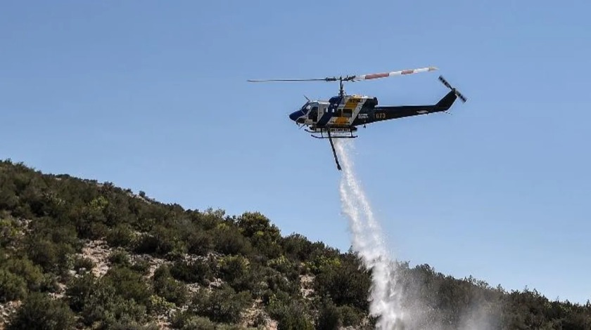 Yunanistan'da yangın söndürme helikopteri düştü