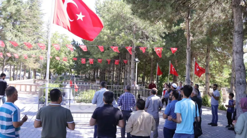 Ömer Halisdemir'in kabrinde ziyaretçi yoğunluğu