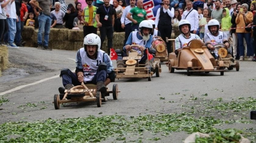 Rize'de ''Formulaz Tahta Araba Şenliği" düzenlendi