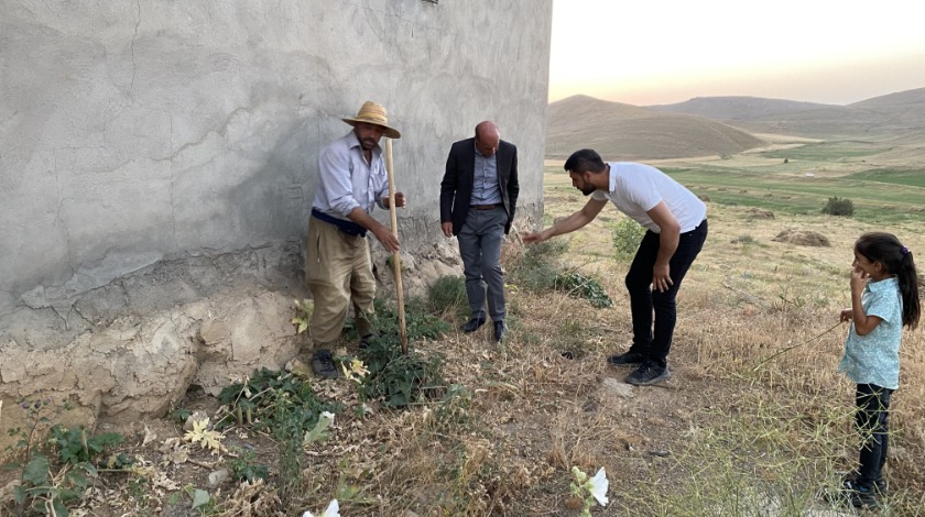 İhbara giden ekipler, gördükleri karşısında küçük dillerini yuttu! Her yerden fışkırdı