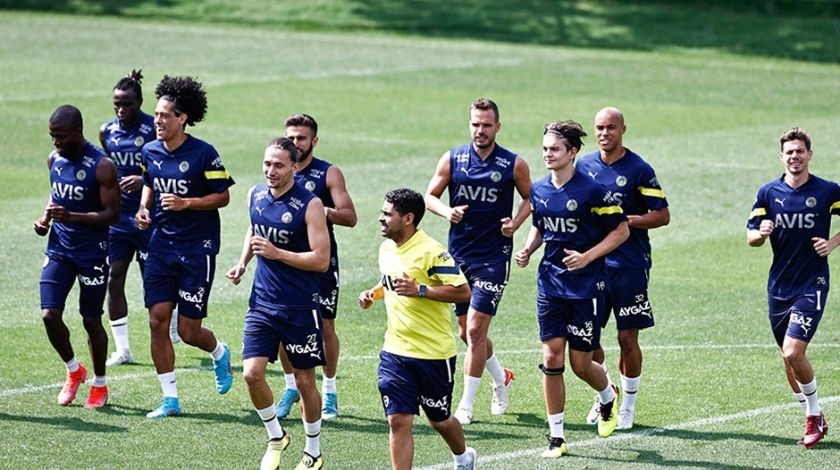 Fenerbahçe UEFA kadrosunu açıkladı! Büyük sürpriz