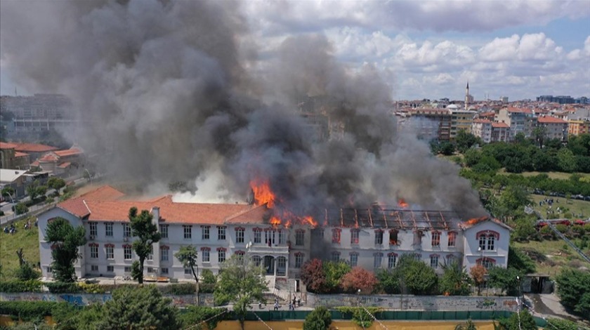 İstanbul'da Balıklı Rum Hastanesi'nde yangın çıktı