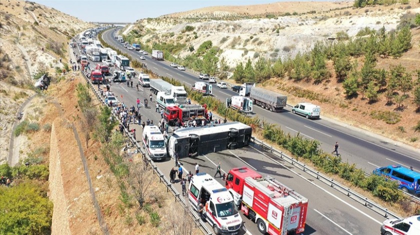 Gaziantep'teki trafik kazasına karışan otobüs hız sınırını aşmış