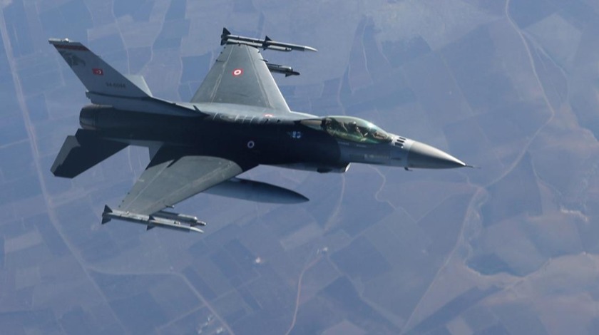 Yunan uçaklarından Türk F-16'larına taciz