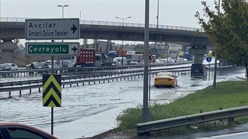 İstanbul'un bazı ilçelerinde gök gürültülü sağanak etkili oluyor