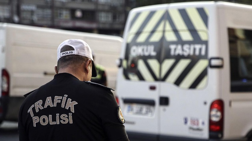 Okulun ilk günü için trafikte yoğun önlem alındı