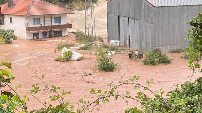 Bartın'da sağanak etkili oluyor