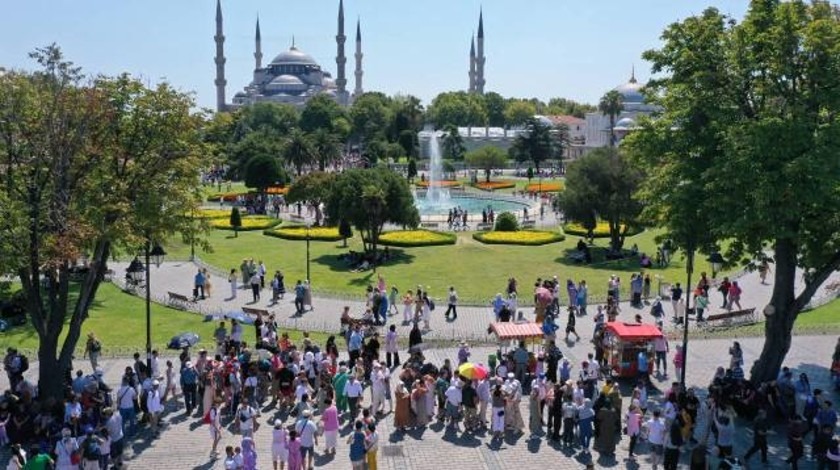 Türkiye'ye yabancı ziyaretçi akımı: Geçen seneye göre yüzde 100'den fazla!