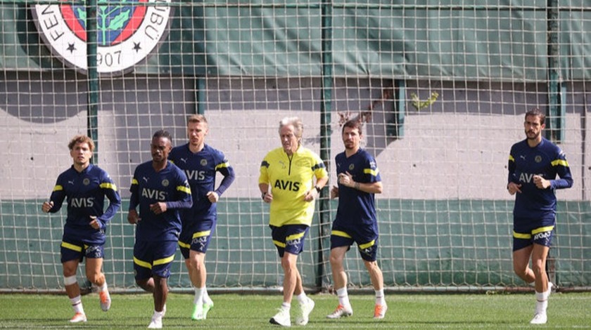 Fenerbahçe - Beşiktaş derbisinde ilk 11'ler netleşiyor: Fenerbahçe 4'lü savunma ile çıkacak!