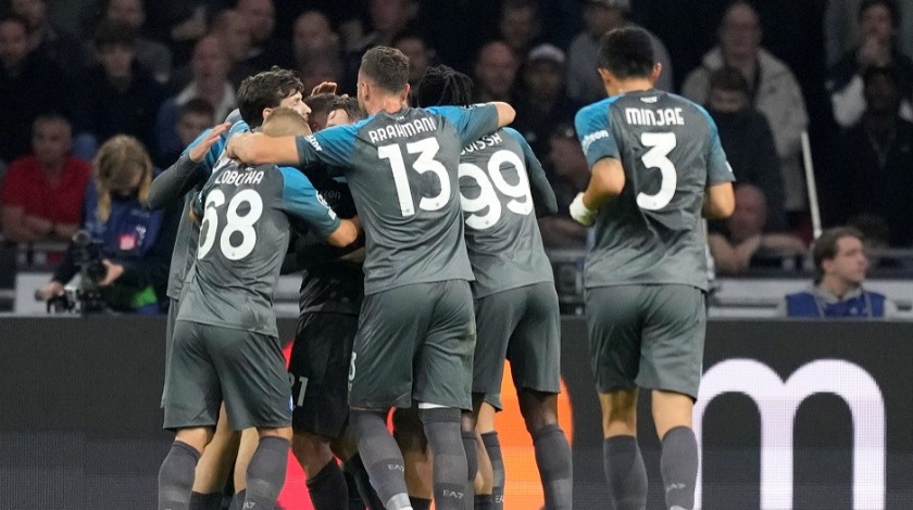 Ajax öne geçtiğine pişman oldu, Napoli 6 attı!