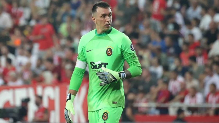 Muslera yeni adresini duyurdu