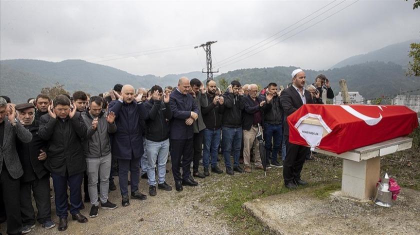 Maden ocağındaki patlamada hayatını kaybeden işçiler son yolculuklarına uğurlanıyor