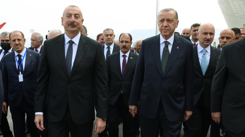 Aliyev: Türkiye dev projeler gerçekleştiriyor