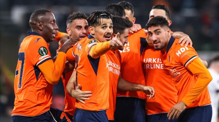 Emre Belözoğlu tarih yazıyor! UEFA Konferans Ligi'nde Başakşehir gruptan lider çıktı