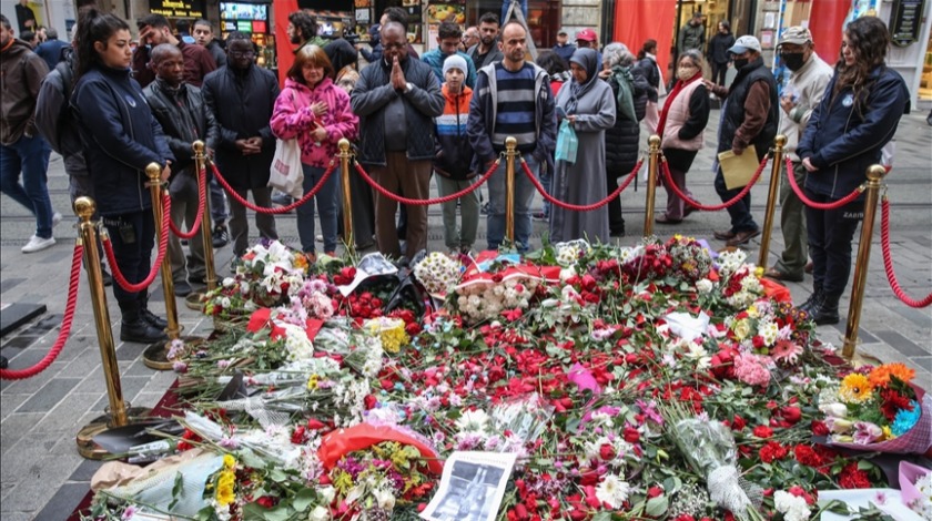 Terör saldırısında hayatını kaybedenler İstiklal Caddesi'nde anılıyor