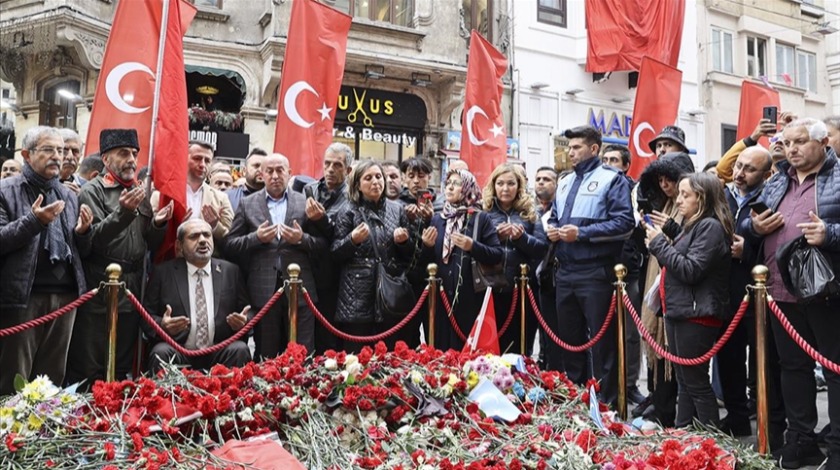 Terör saldırısında hayatını kaybedenler İstiklal Caddesi'nde anılıyor