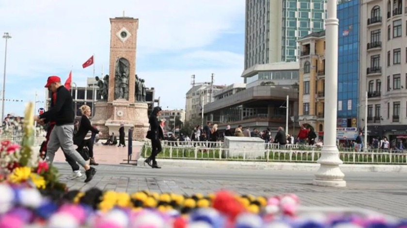 İstanbul Valisi Ali Yerlikaya, Beyoğlu'ndaki patlamada hayatını kaybedenleri ve yaralananları andı