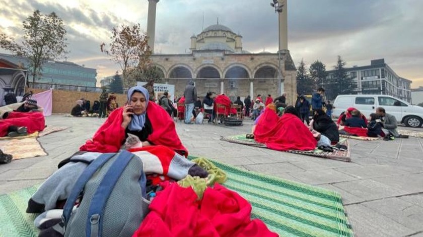 Depreme yakalanan vatandaşlar yaşadıklarını anlattı