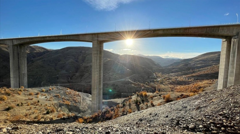 Türkiye'nin en yüksek ayaklı viyadüğü trafiğe açılıyor