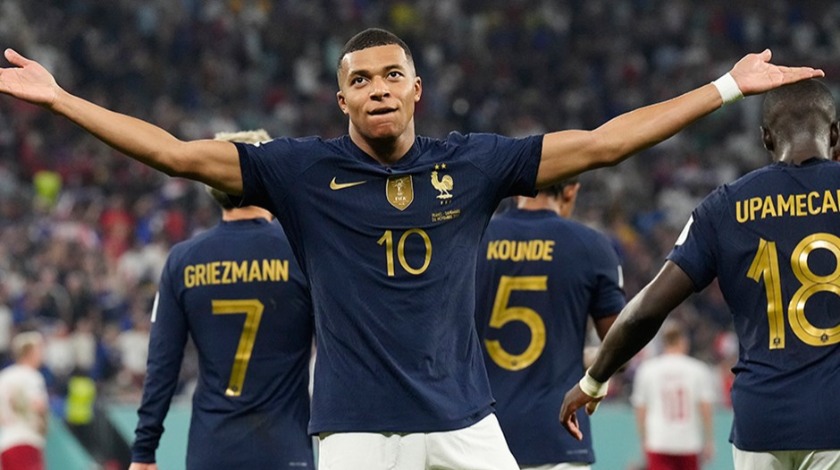 Fransa Mbappe şovuyla turladı