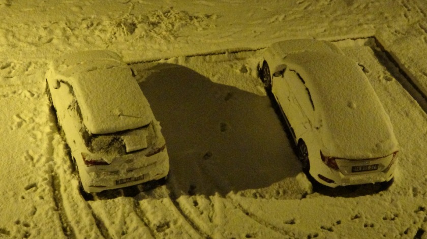 Meteoroloji günler öncesi uyarmıştı! Yüksekova beyaza büründü