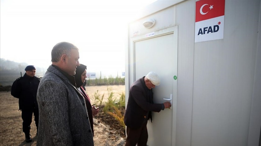 Düzce'de depremzedelere konteynerler teslim ediliyor