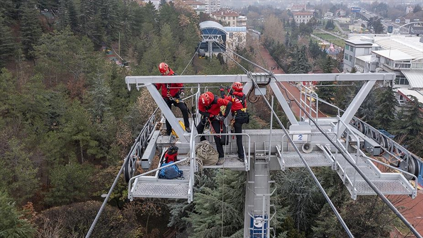 Jandarmanın "Hızırbey"leri kış turizmi kazalarına teleferikteki tatbikatla hazırlandı