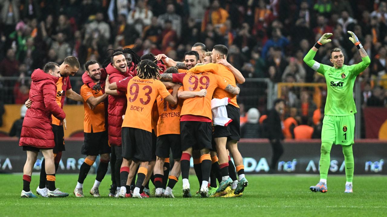 Galatasaray zirvede doludizgin ilerliyor
