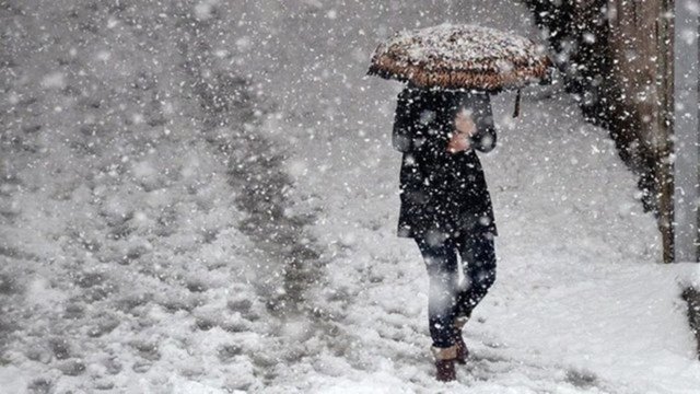 Hakkari’de yoğun kar, bazı yerler ulaşıma kapandı