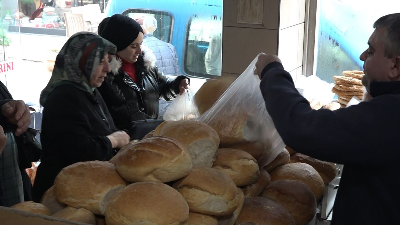 Bu ne yaman çelişki! Ucuza ekmek sattı diye başına gelmeyen kalmadı