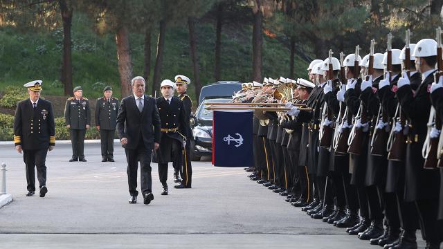 Bakan Akar ve TSK komuta kademesinden 'Bahriye'nin kalbi'ne ziyaret