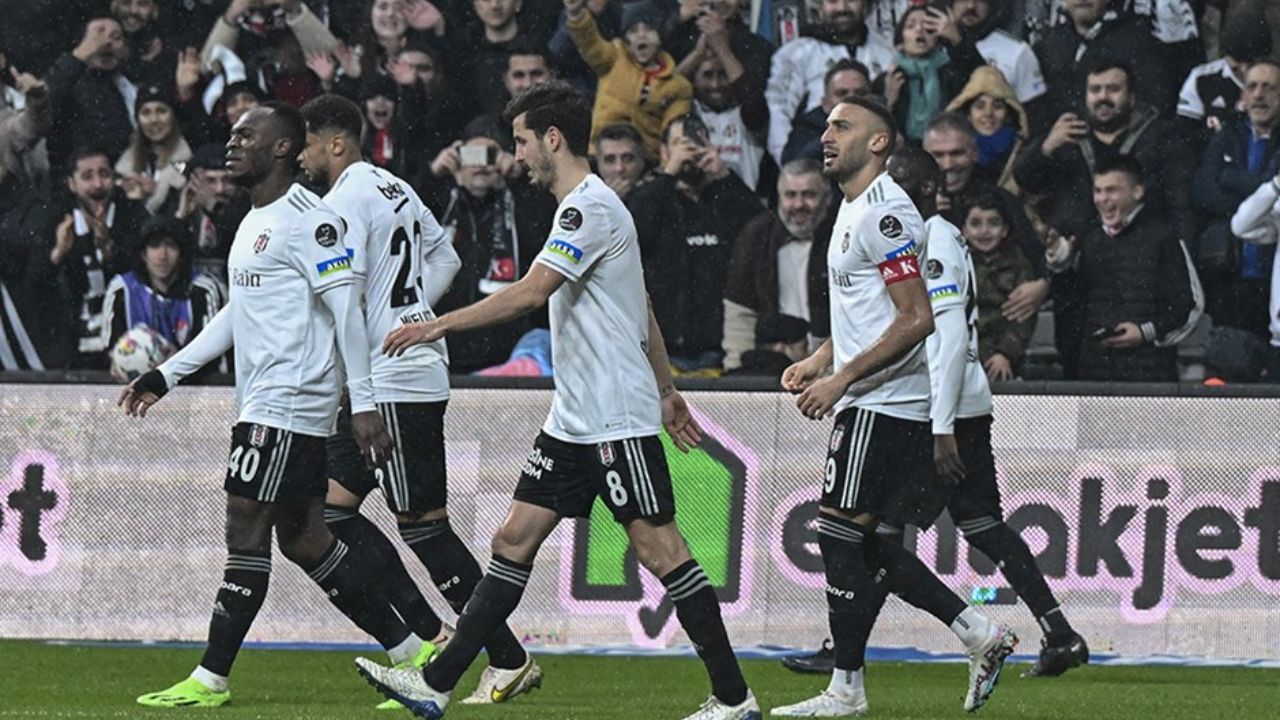 Beşiktaş koptu geliyor! Şenol Güneş'in öğrencileri, Alanyaspor'u farklı devirdi...