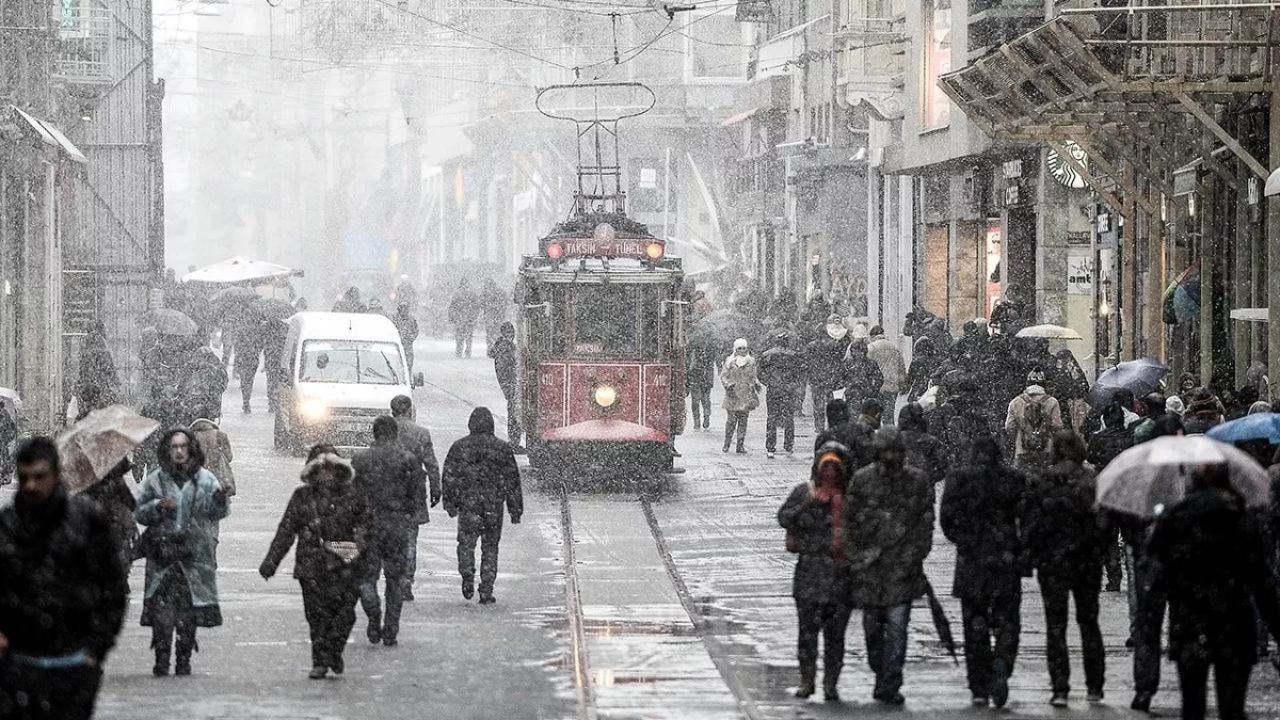 İstanbul'a kar geliyor! Tarih belli oldu