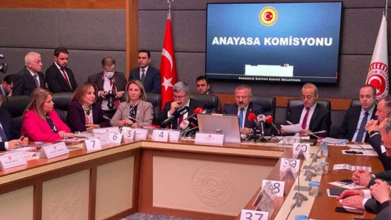 Başörtüsü teklifi TBMM Anayasa Komisyonu’nda kabul edildi