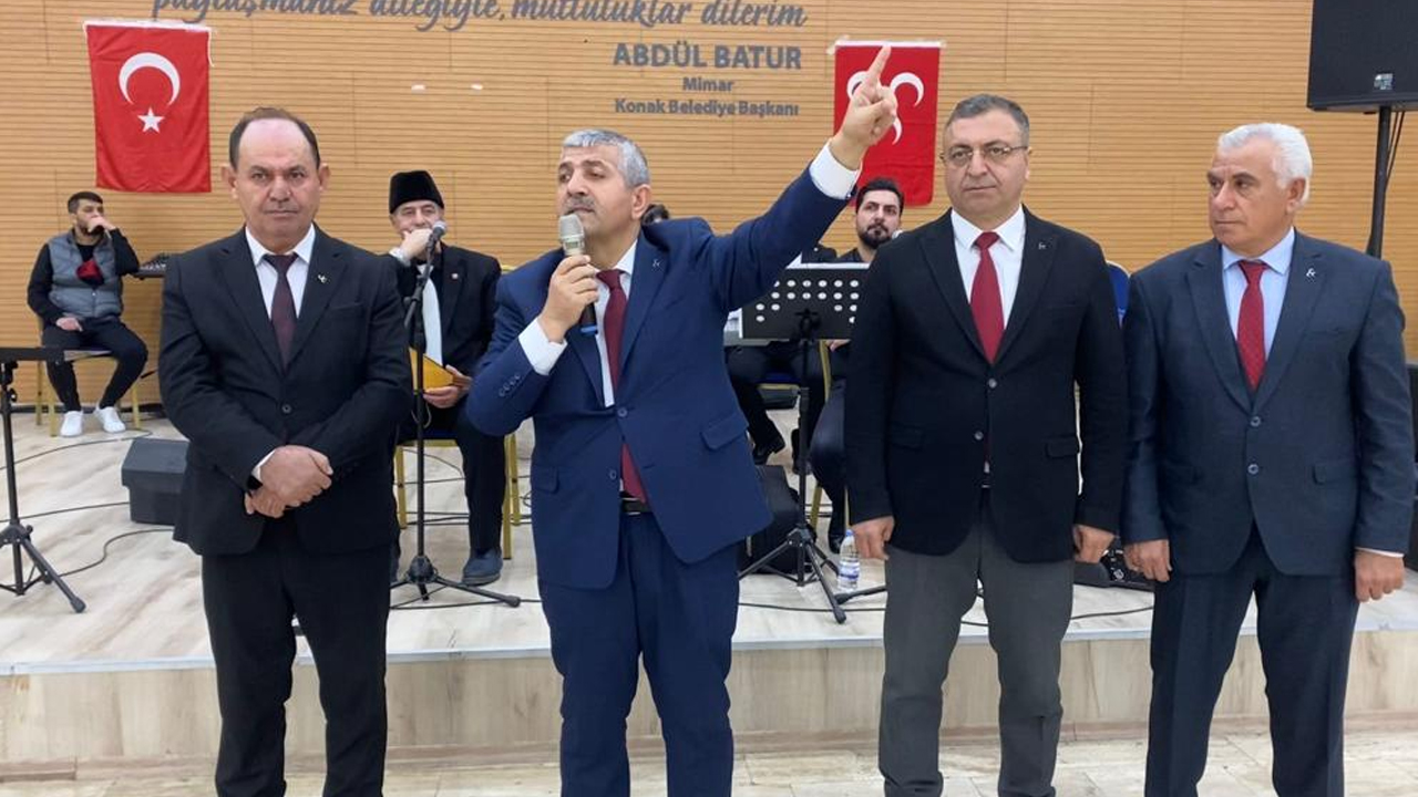 İzmir'de MHP'ye büyük katılım: CHP, İP ve ZP'den istifa edip MHP'ye geçenlerin sayısı 9 bin oldu