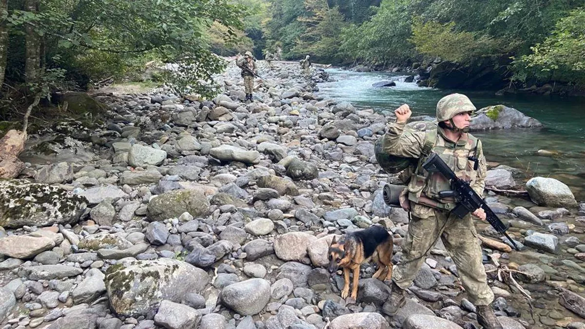 1'i PKK'lı 3'ü FETÖ'cü 4 kişi sınırda yakalandı