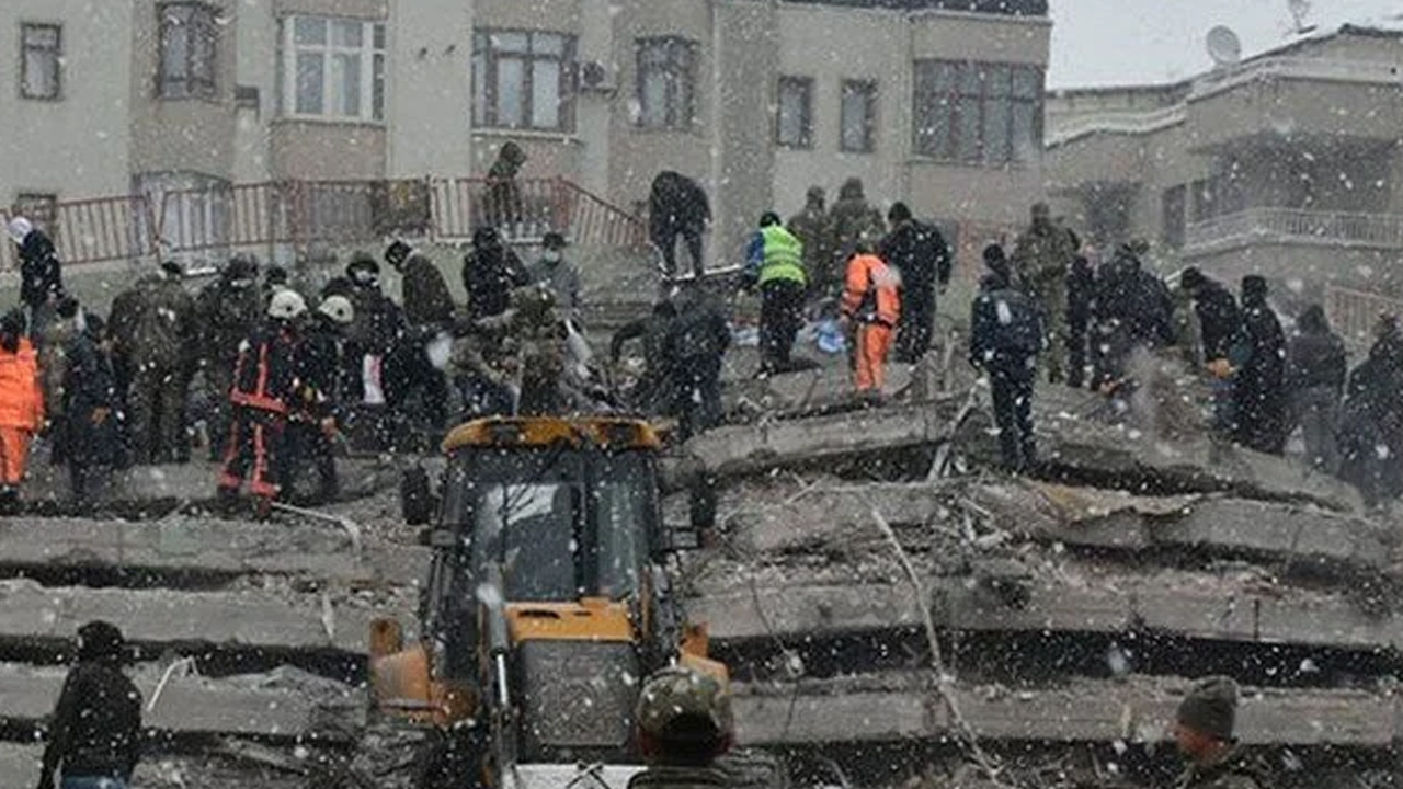 Adıyaman'da yıkılan çok sayıda binanın müteahhidi Gürcistan'a kaçarken yakalandı