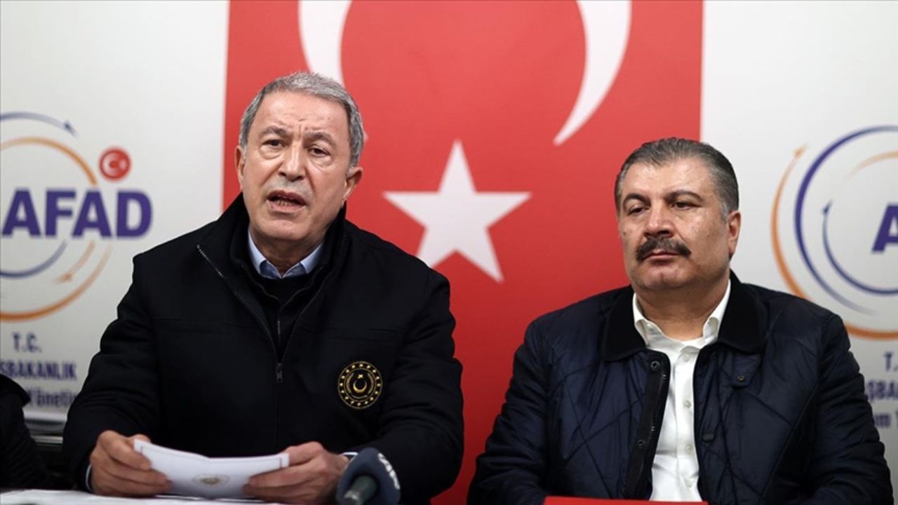 Bakan Hulusi Akar deprem bölgesinde açıkladı! '7 bin 500 Mehmetçik çalışmalarını sürdürmekte'