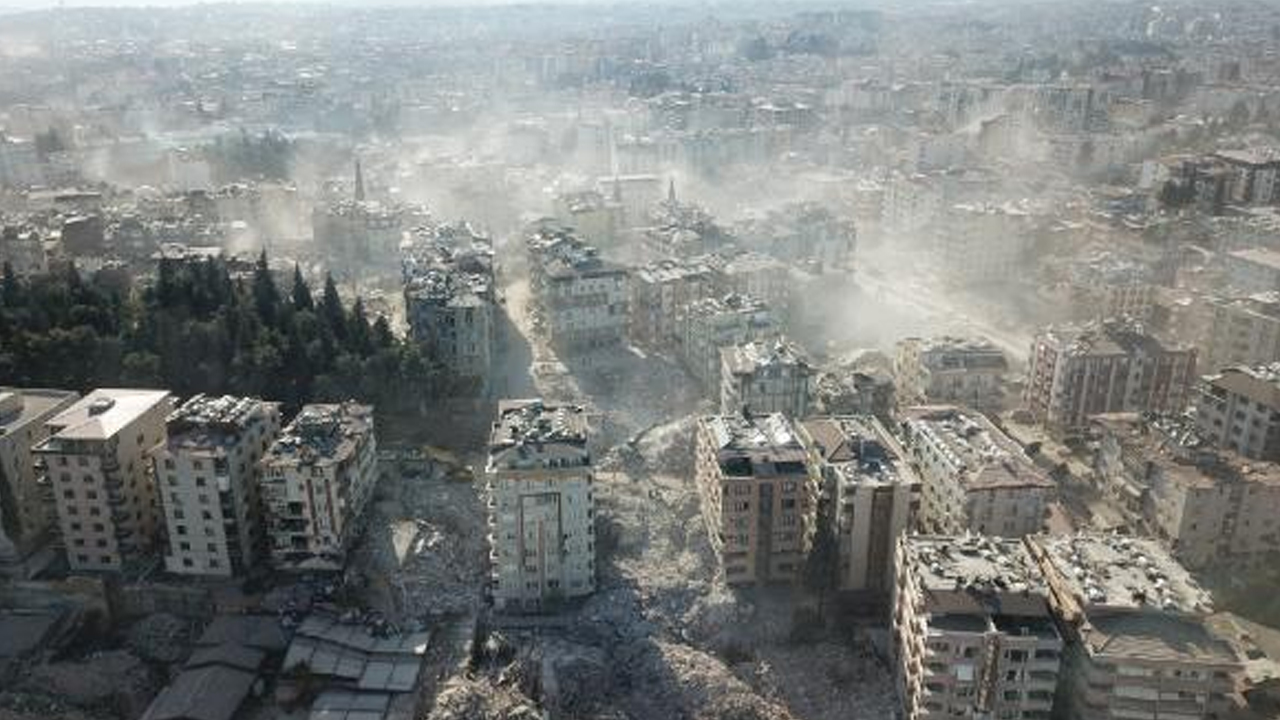 Antakya'daki bu mahallede sadece iki bina sağlam kaldı